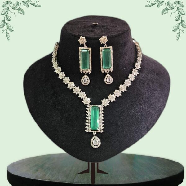 _productphoto (1) Evergreen Elegance Necklace and Earring Set